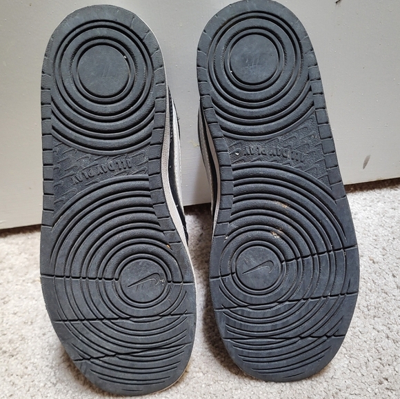 Nike Kids' Court Borough Mid 2 High Top Sneaker Big Kid - Size 5.5Y - Picture 5 of 5